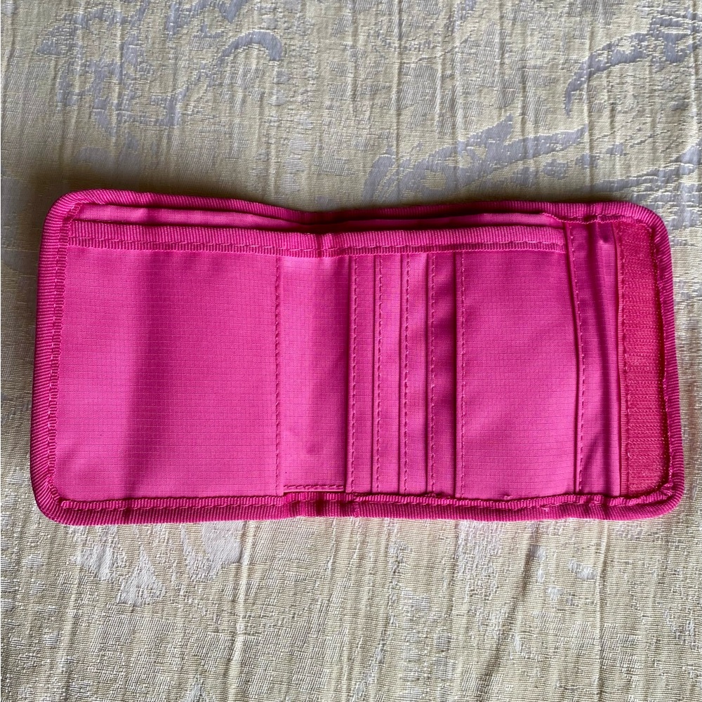 Hello Kitty Wallet 2011 - Picture 4 of 13